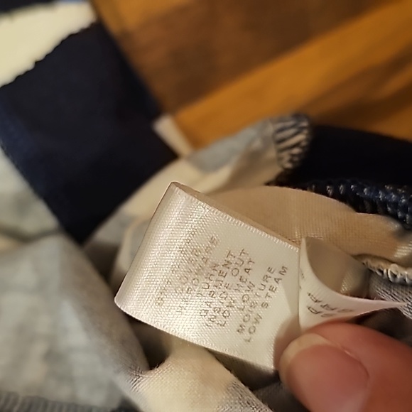 Super soft St. John tank shirt twist and gather details P - Picture 9 of 10